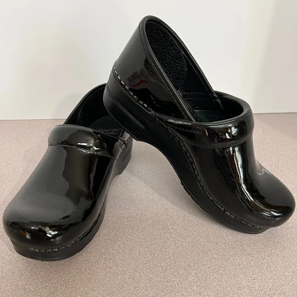 Dansko Women’s Professional Clogs, Regular Width, Size 38 (US size 7.5-8) - Picture 2 of 13